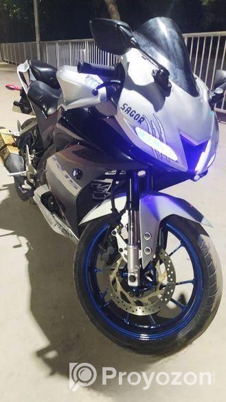 Yamaha R15 V3 Monster Edition . 2020