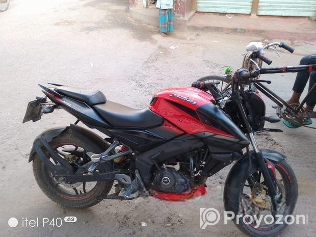 Bajaj Pulsar NS 160 . 2022