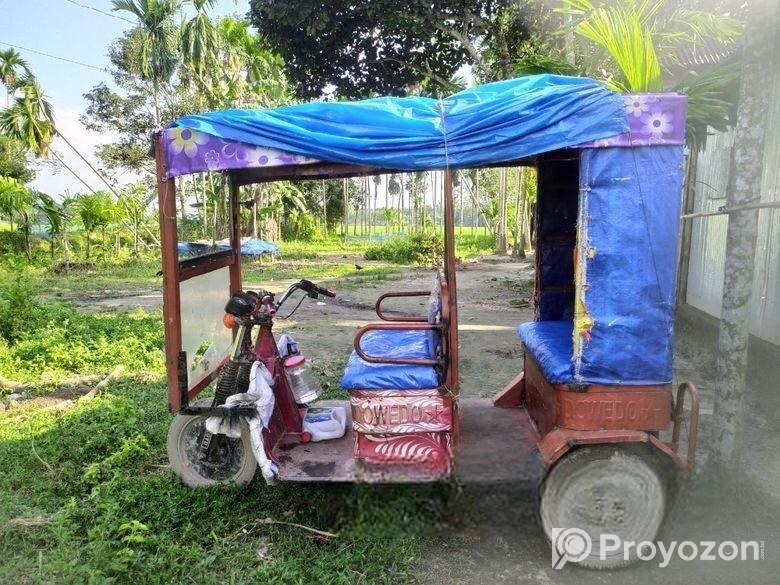 চার ছিটের ছোট অটো গাড়ি