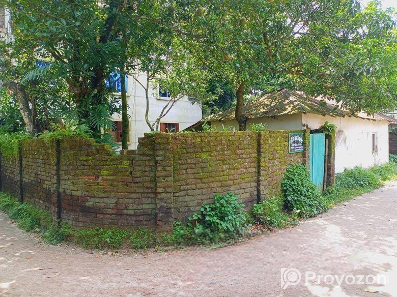 বোদা থানা পাড়া আবাসিক এলাকায় ৬ শতক জমি বিক্রি হবে।