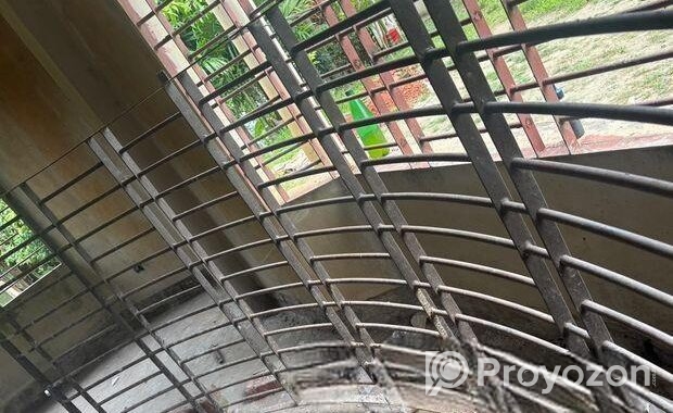 লোহার গিরিল রাউন |