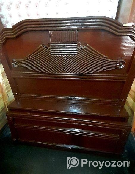 মেহেগনি কাঠের তৈরি খাট