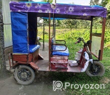চার ছিটের ছোট অটো গাড়ি