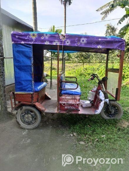 চার ছিটের ছোট অটো গাড়ি