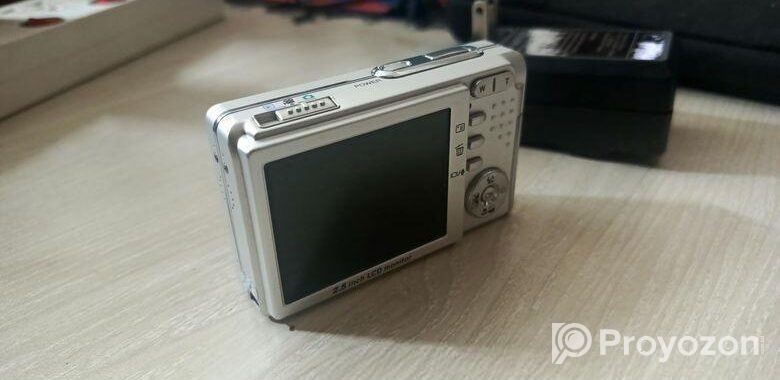 Traveler Slimline ×5 Digicam ( with Charger And Memory Card)