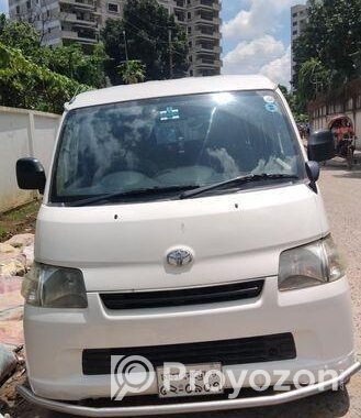 Toyota Noah 2012