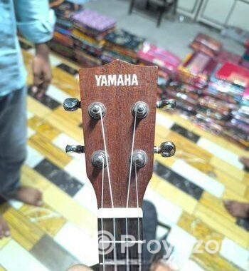 Ukulele বিক্রি করা হবে
