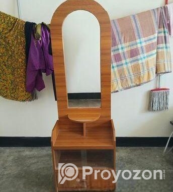 ড্রেসিং টেবিল