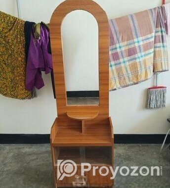 ড্রেসিং টেবিল
