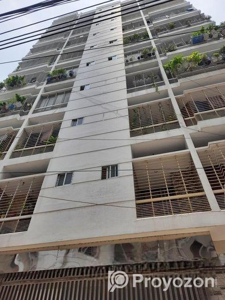 100% Ready luxurious Apartment Sales at 60 Fet wes