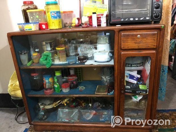 শিশু কাঠের শোকেস