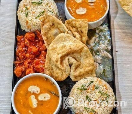 বিকেলে নাস্তা, দুপুরের খাবার।হোম ডেলিভারি দেওয়া হয়