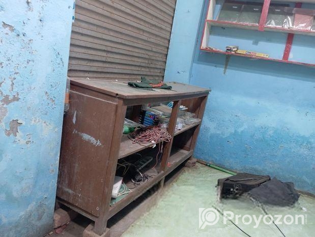 ১টি ক্যাশ টেবিল ও ডিসপ্লে গ্লাস রেক বিক্রি করা হবে