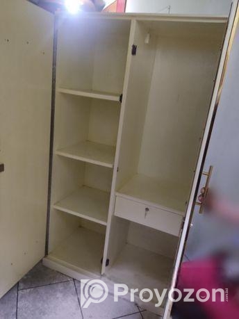 তিন পার্টের বোর্ডের তৈরি আলমিরা