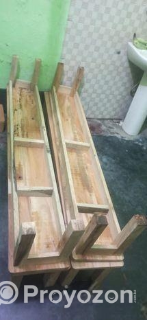 মাদ্রাসার ছাত্রদের পড়ার টেবিল