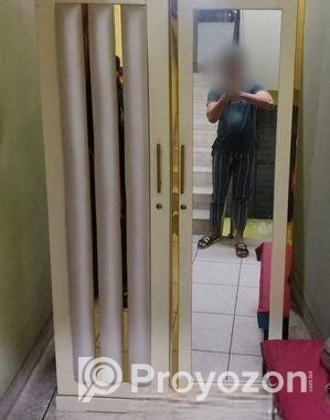 তিন পার্টের বোর্ডের তৈরি আলমিরা