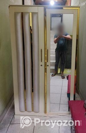 তিন পার্টের বোর্ডের তৈরি আলমিরা