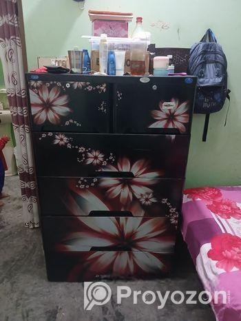 ওয়ারড্রব বিক্রি হবে