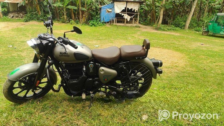 Royal Enfield Classic 350 . 2025