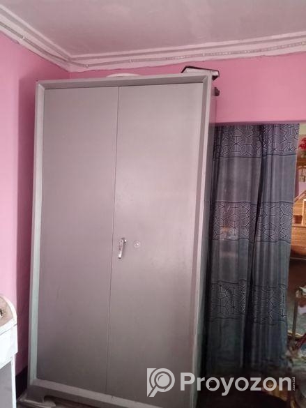 স্টিলের আলমারি