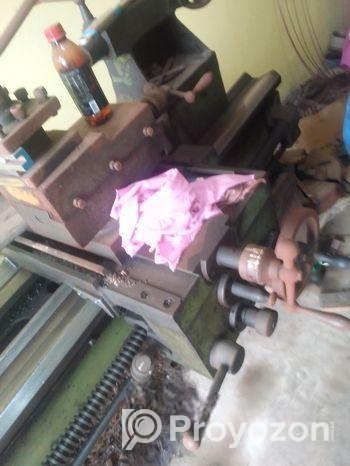 লেদ মেশিন