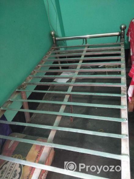 বেড,টেবিল,চেয়ার বিক্রি করা হবে।