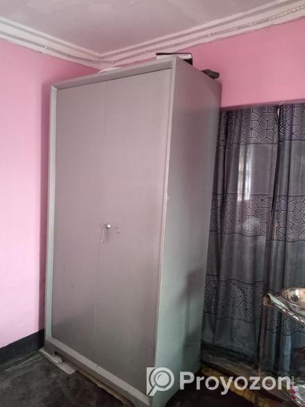 স্টিলের আলমারি