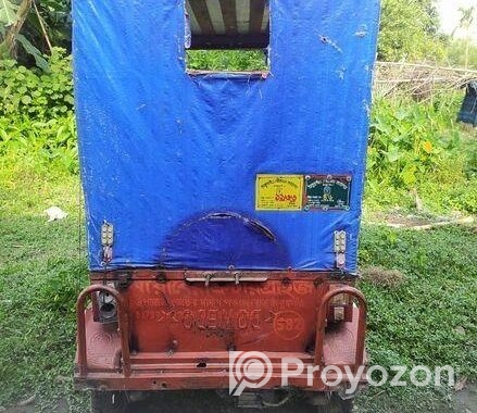 চার ছিটের ছোট অটো গাড়ি