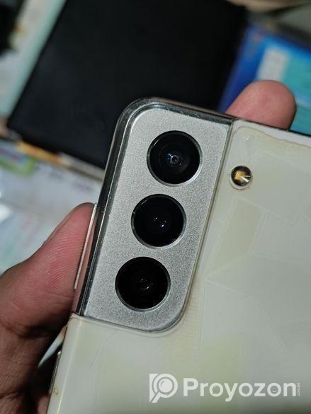 Samsung Galaxy S21 . (Used)