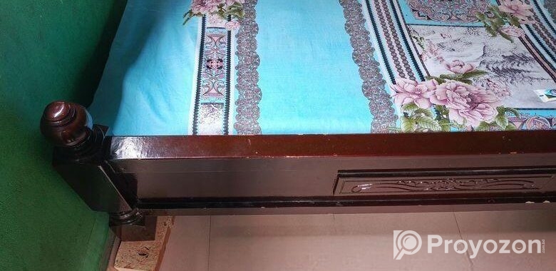 একটি খাট বিক্রি করা হবে।