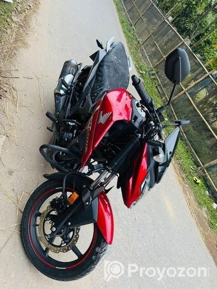 Honda X Blade ` 2023