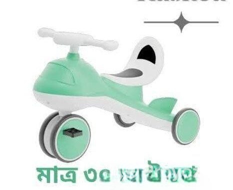 আকিজ প্লাস্টিকের গাড়ি।