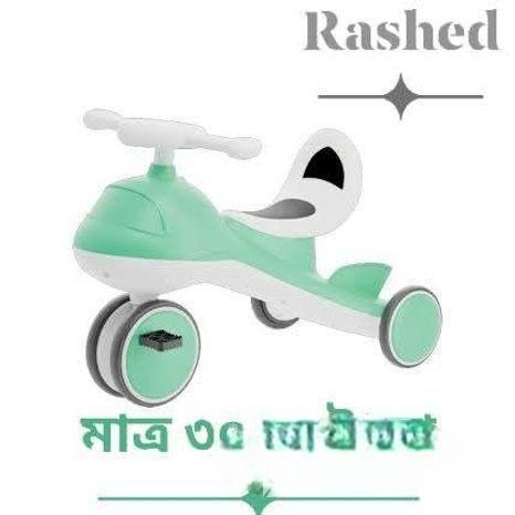 আকিজ প্লাস্টিকের গাড়ি।