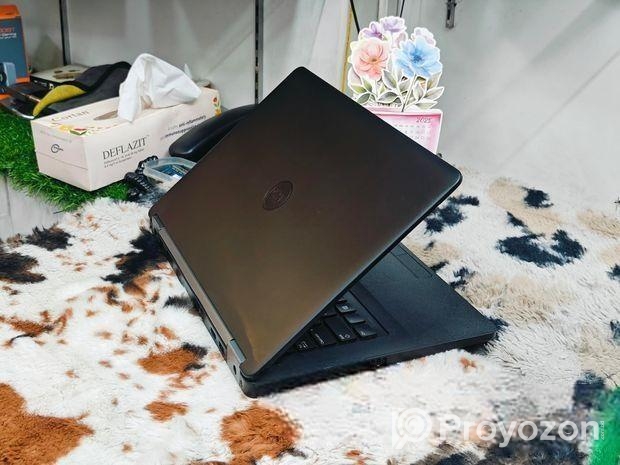 Dell Core i5-6th Gen 8GB RAM SSD 256GB fresh con 3