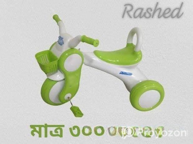 আকিজ প্লাস্টিকের গাড়ি।