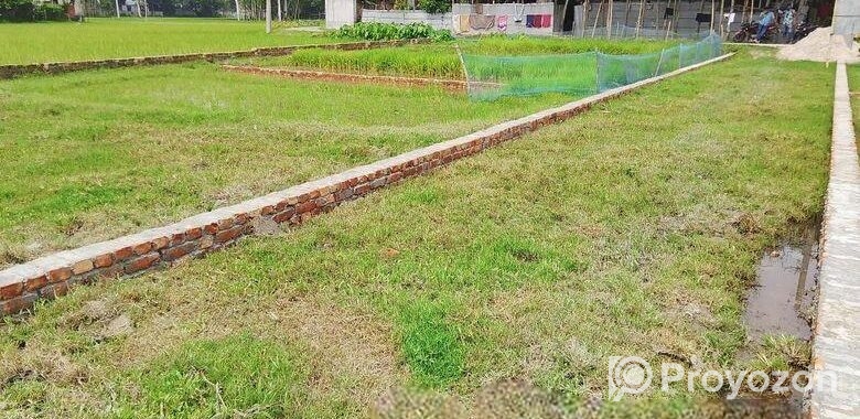 প্লট আকারে জমি বিক্রি হচ্ছে।