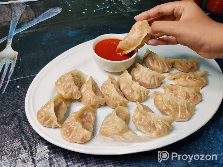 চিকেন মোমো