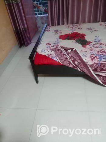 খাট এবং মাট্রেস সহ