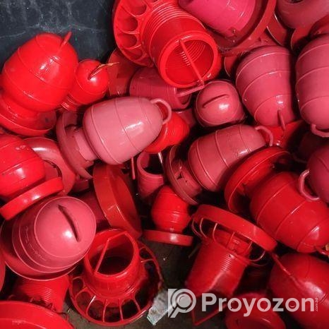 মুরগির খাবারও পানির পাত্র