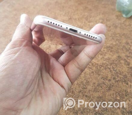 Apple iPhone 7 . (Used)