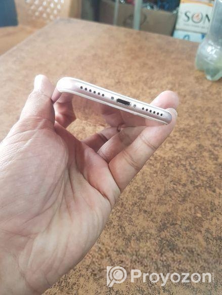 Apple iPhone 7 . (Used)