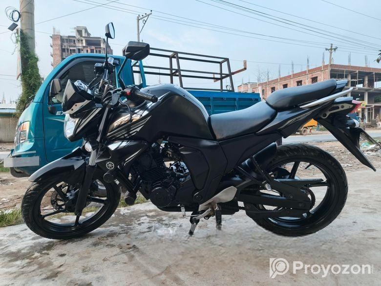 Yamaha FZs V2 fi fast malik 2017