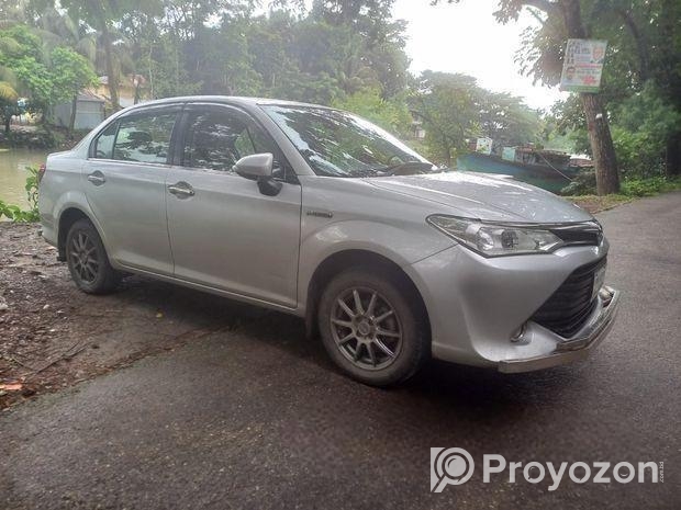 Toyota Axio Hybrid 2015