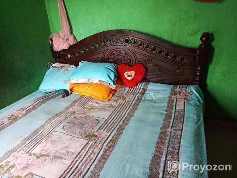 একটি খাট বিক্রি করা হবে।