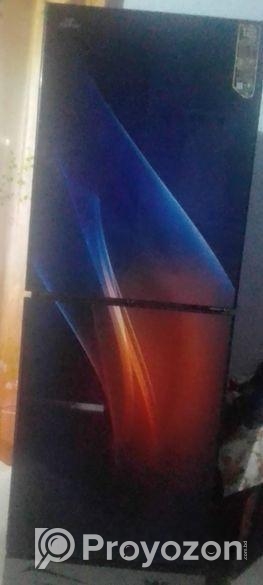 একদম নতুন এক বছর ব্যবহার হয়েছে বাসা