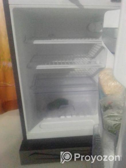 একদম নতুন এক বছর ব্যবহার হয়েছে বাসা