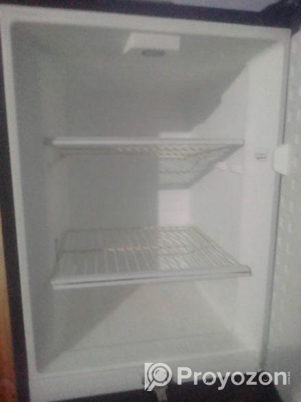 একদম নতুন এক বছর ব্যবহার হয়েছে বাসা