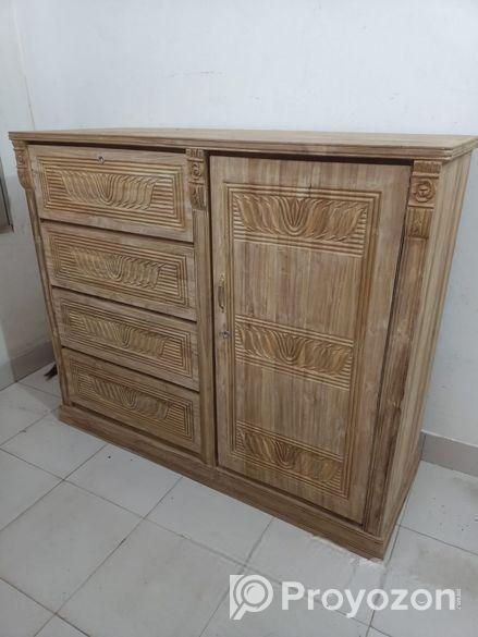 আমি একটা অরজিনাল চিটাগাং সেগুনের ওয়্যারড্রব বিক্র