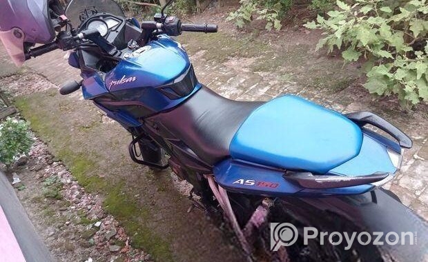Bajaj Pulsar 150 . 2017