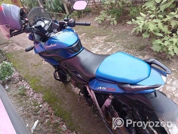 Bajaj Pulsar 150 . 2017